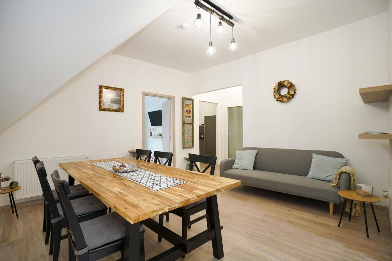 Koffer Apartman Егер Екстериор снимка