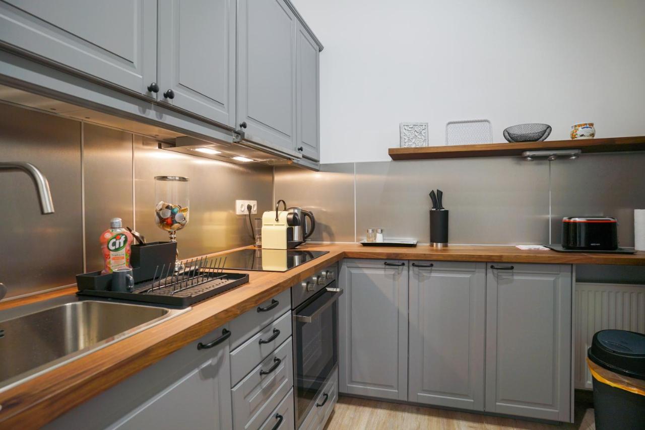 Koffer Apartman Егер Екстериор снимка
