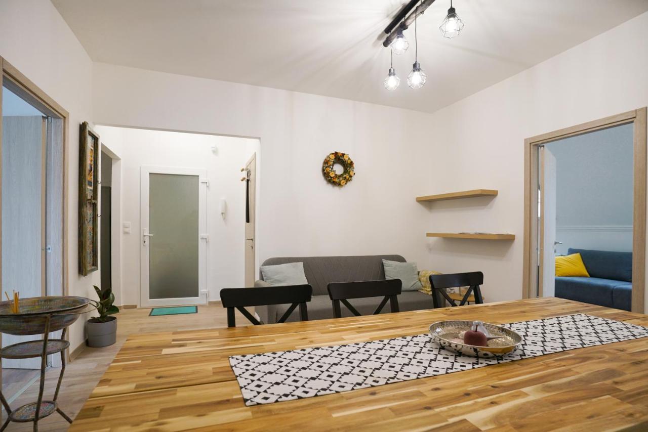 Koffer Apartman Егер Екстериор снимка