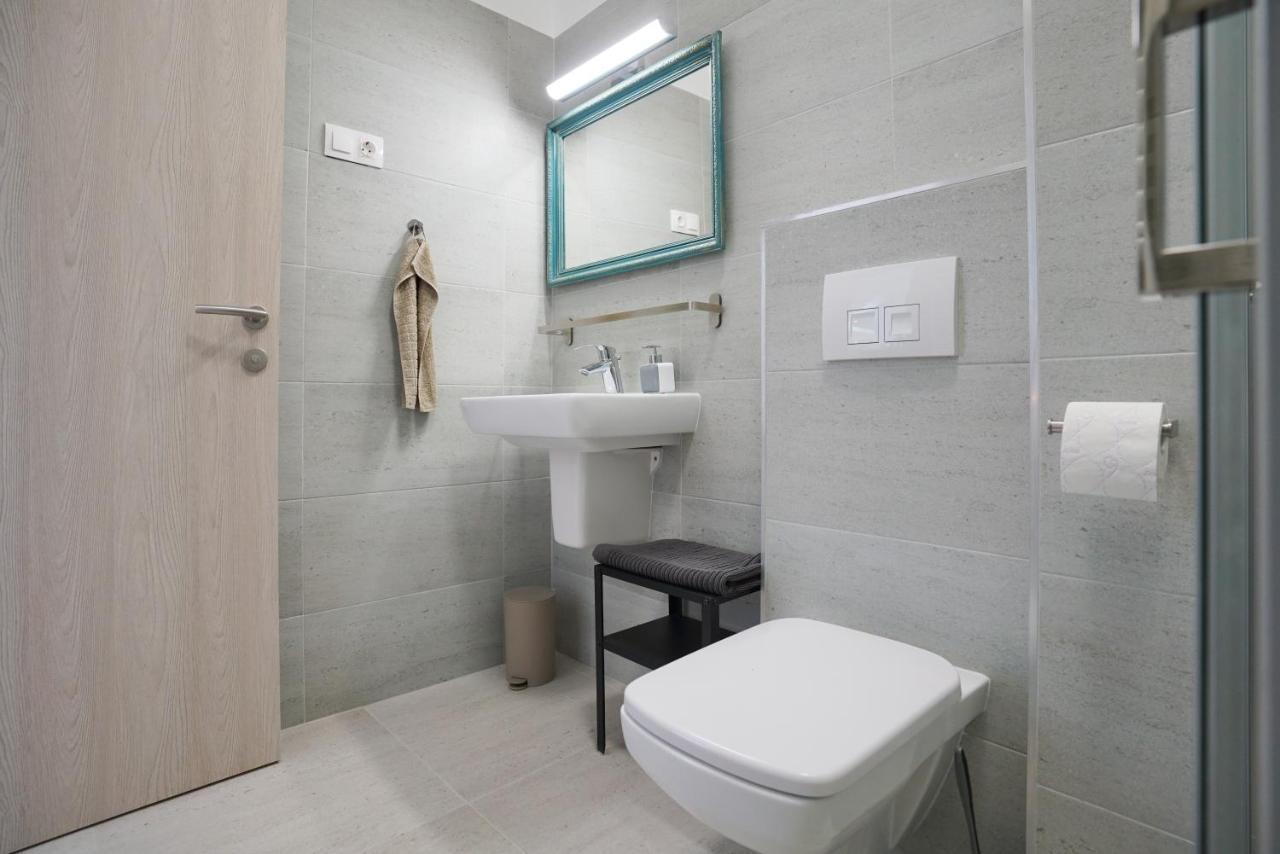 Koffer Apartman Егер Екстериор снимка