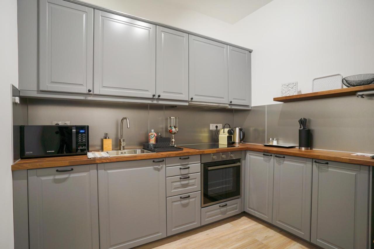 Koffer Apartman Егер Екстериор снимка